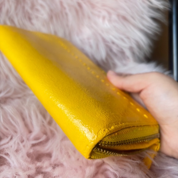 Tory Burch yellow wallet - Picture 4 of 7